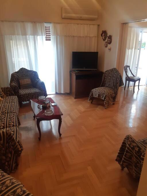 Classical Apartment At Lycabetus Hill アテネ エクステリア 写真